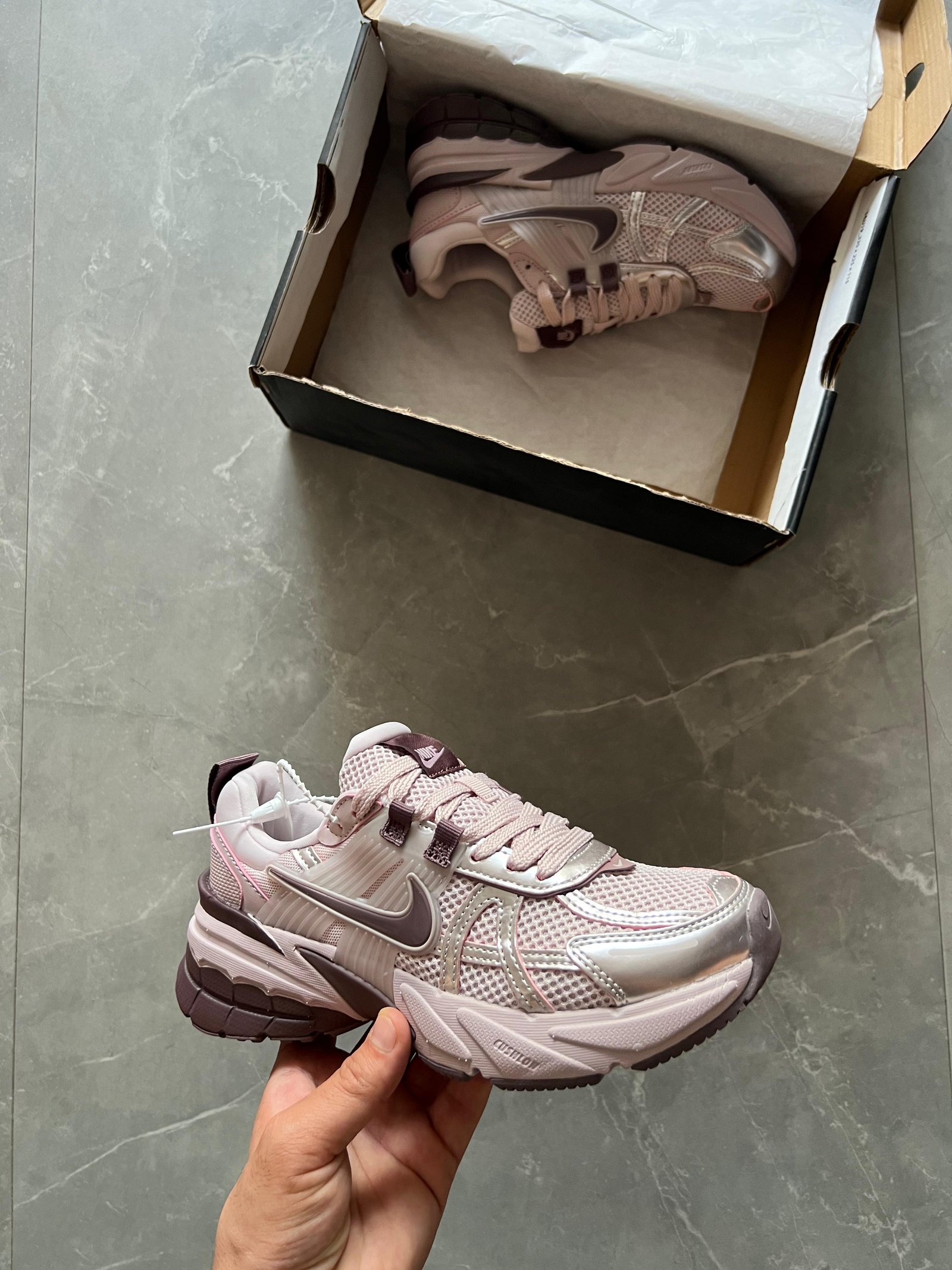 Girls Fashion Runner Sneakers – Lightweight Comfort & Modern Style