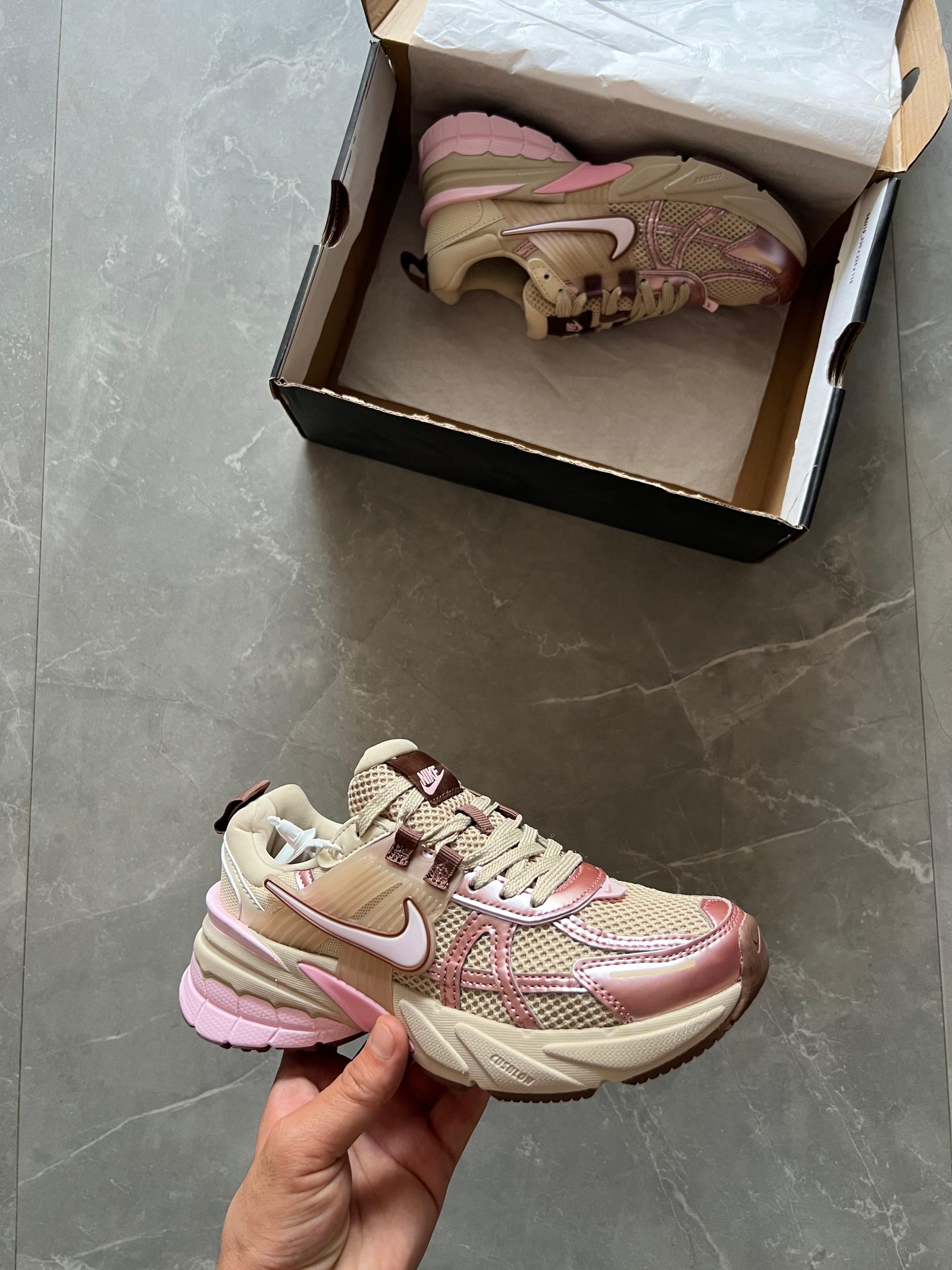 Girls Fashion Runner Sneakers – Lightweight Comfort & Modern Style