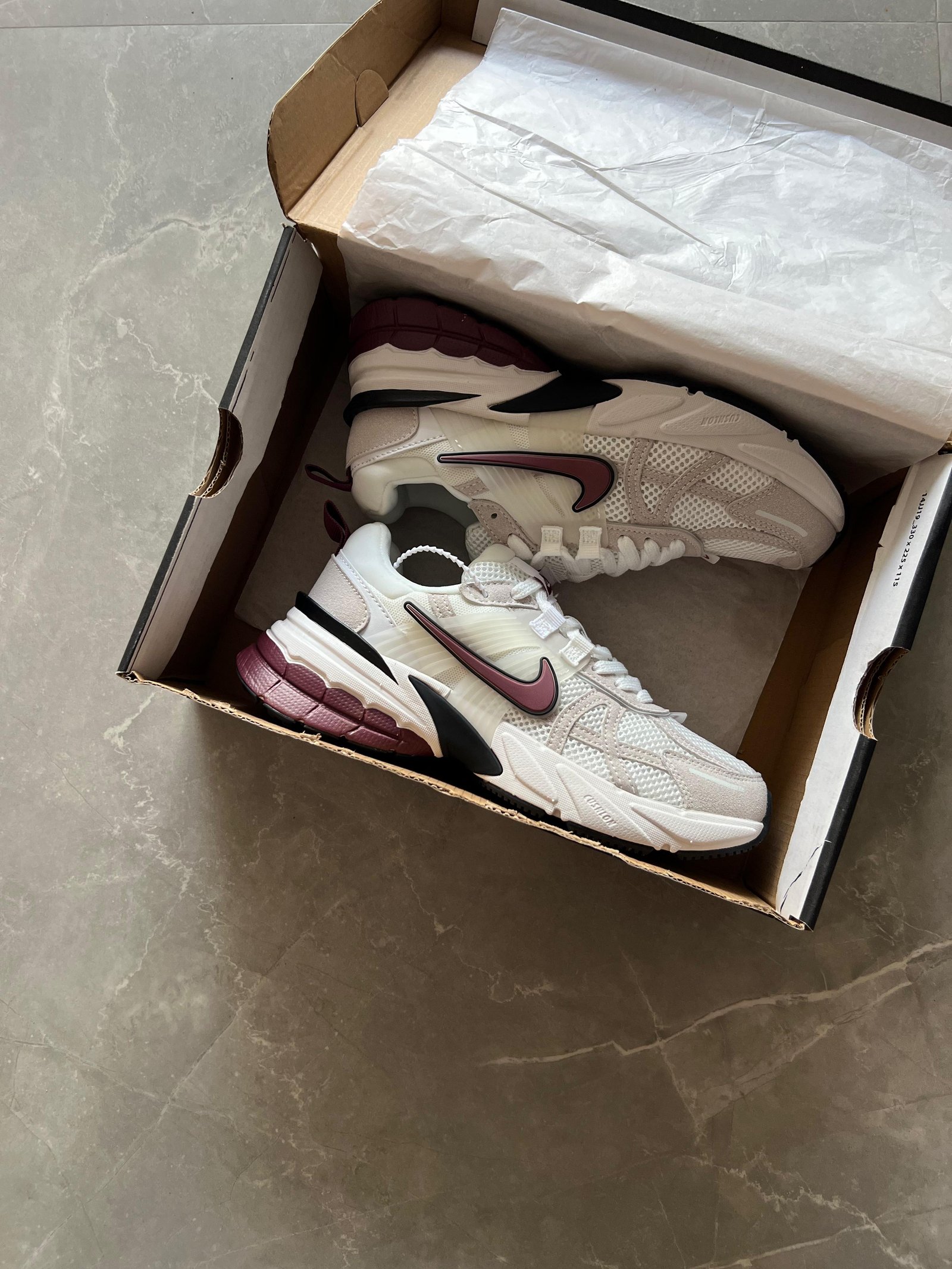 Girls Fashion Runner Sneakers – Lightweight Comfort & Modern Style