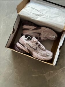 Girls Fashion Runner Sneakers – Lightweight Comfort & Modern Style
