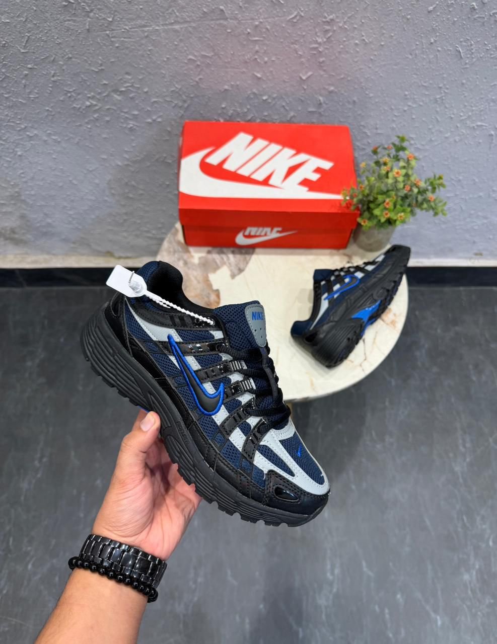 Obsidian Performance Trainers – Premium Comfort & Deep-Tone Style