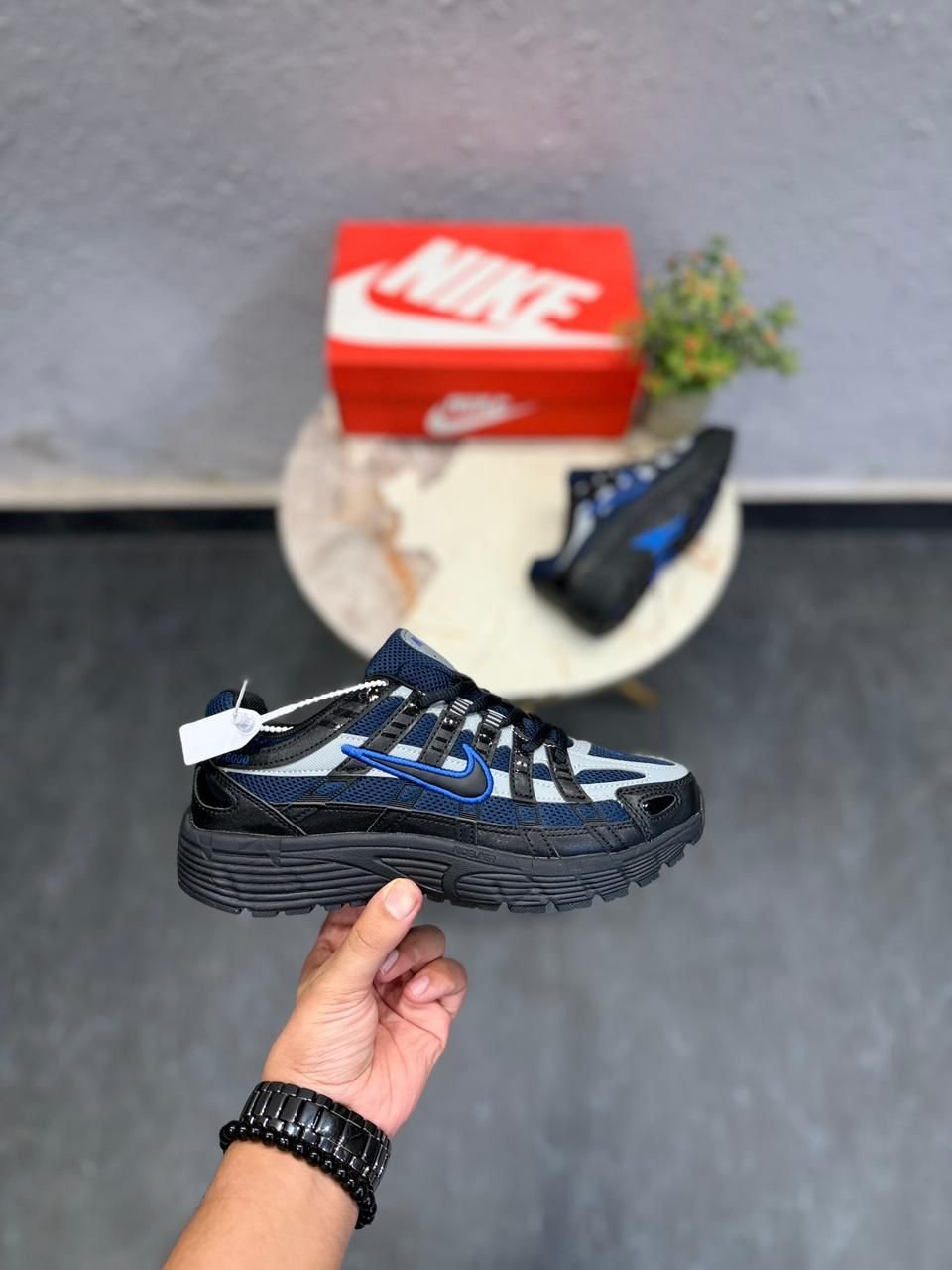 Obsidian Performance Trainers – Premium Comfort & Deep-Tone Style