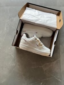 Premium White Street Sneakers – Premium Comfort & Trendy Design