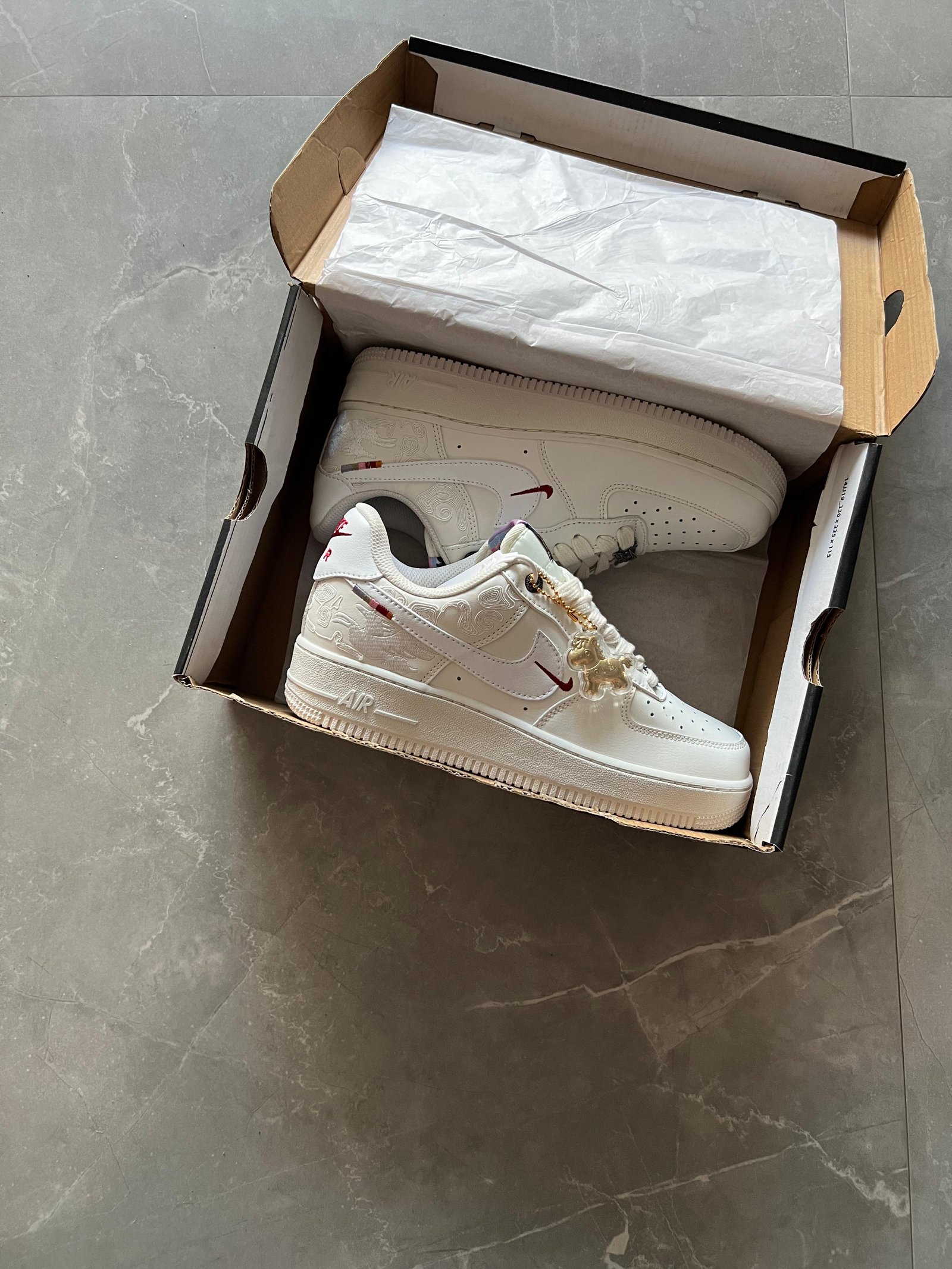 Premium White Street Sneakers – Premium Comfort & Trendy Design