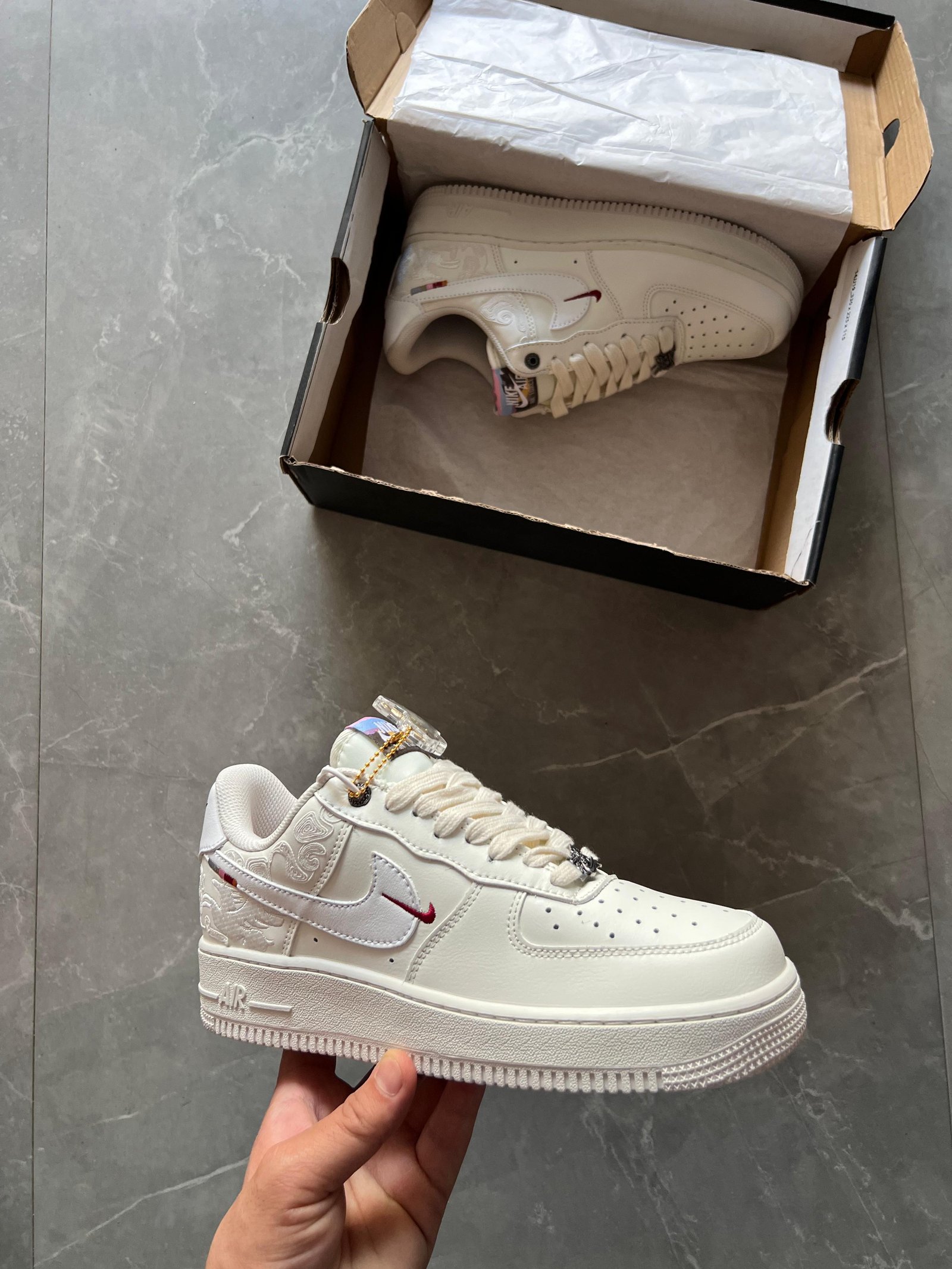 Premium White Street Sneakers – Premium Comfort & Trendy Design