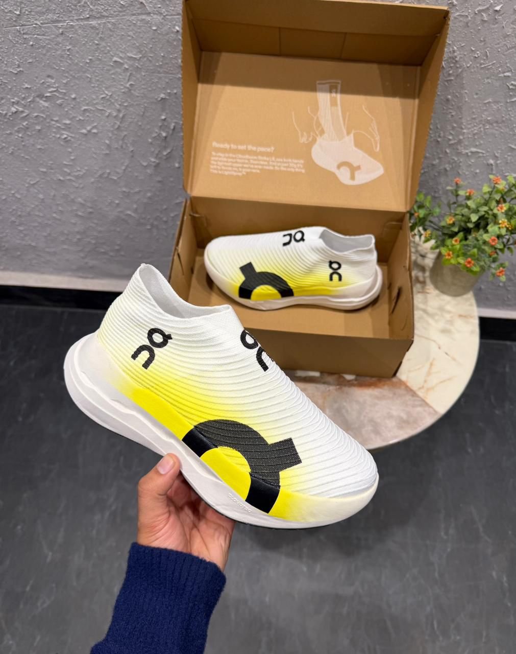 White Neon Speed Trainers – Lightweight Comfort & Dynamic Style