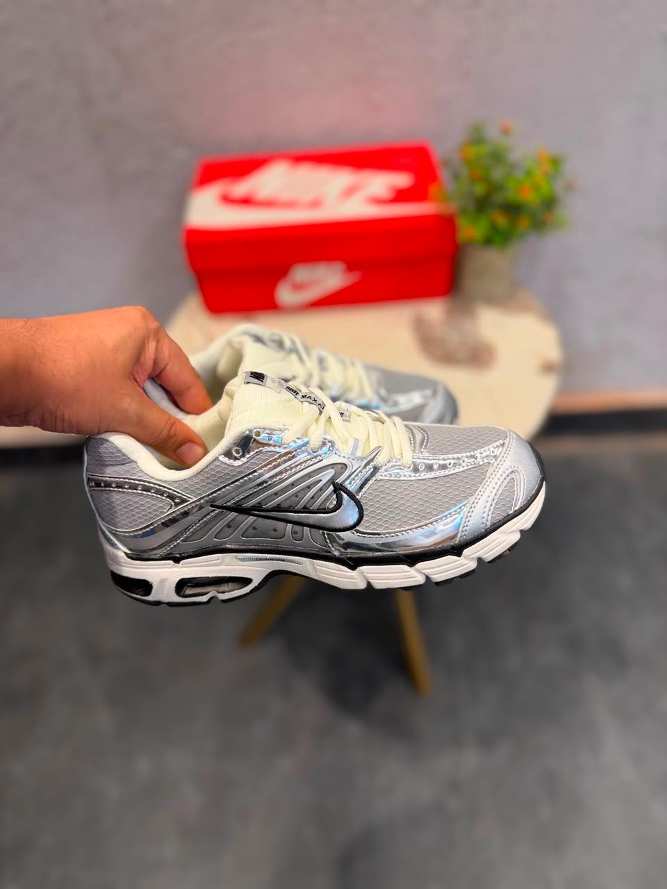 Metallic White Performance Sneakers – Premium Comfort & Retro Runner Style