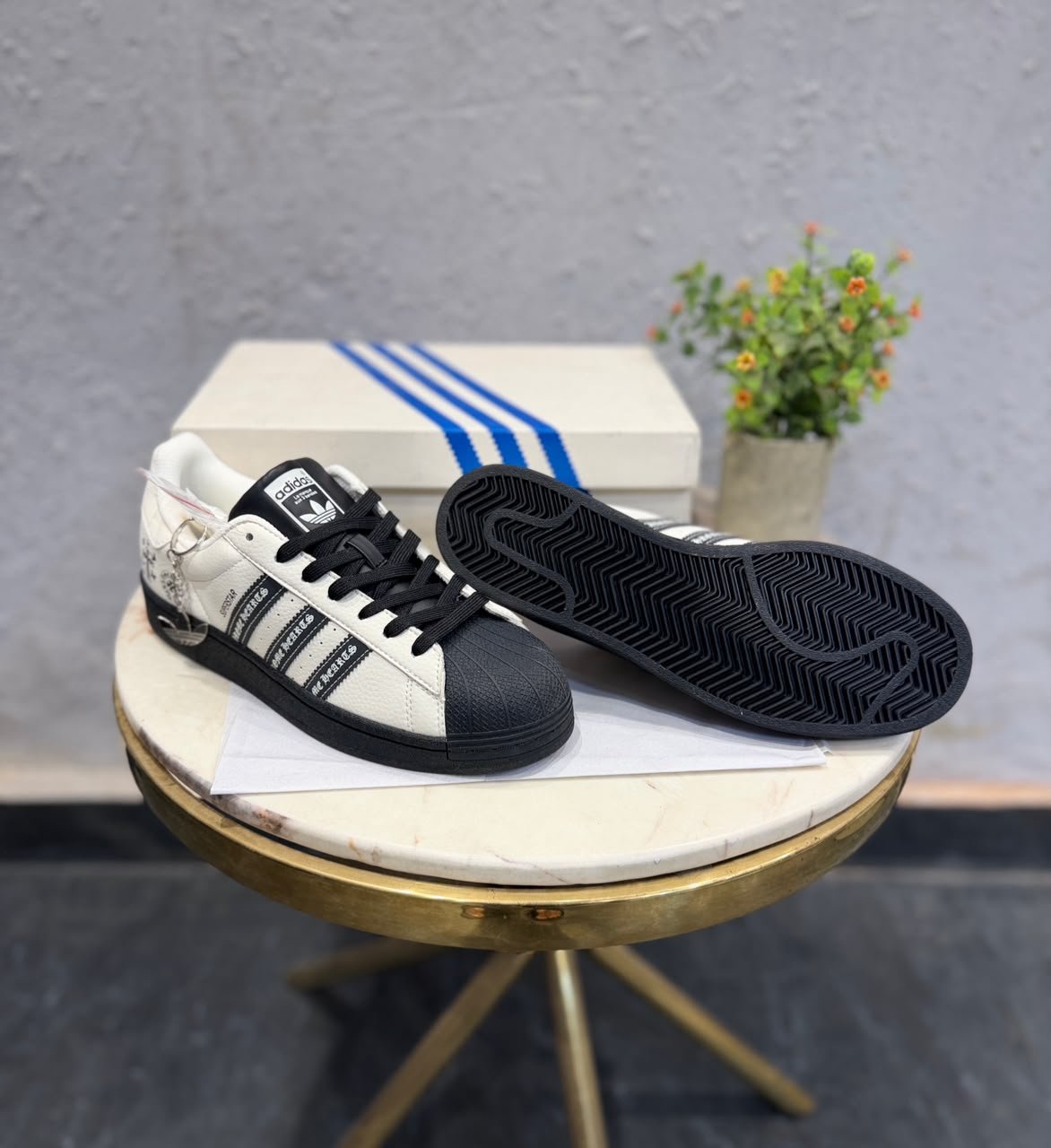 Premium Chrome Leather Sneakers – Heart Edition (2) Premium Chrome Leather Sneakers – Heart Edition (2)