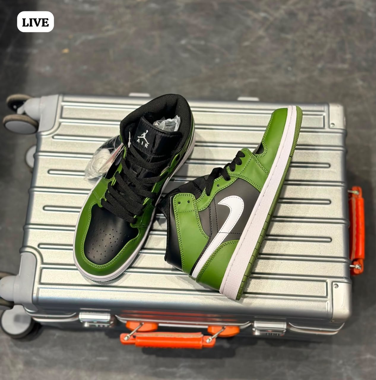 Premium Mid-Top Leather Sneakers – Clay Green Edition (4) Premium Mid-Top Leather Sneakers – Clay Green Edition (4)