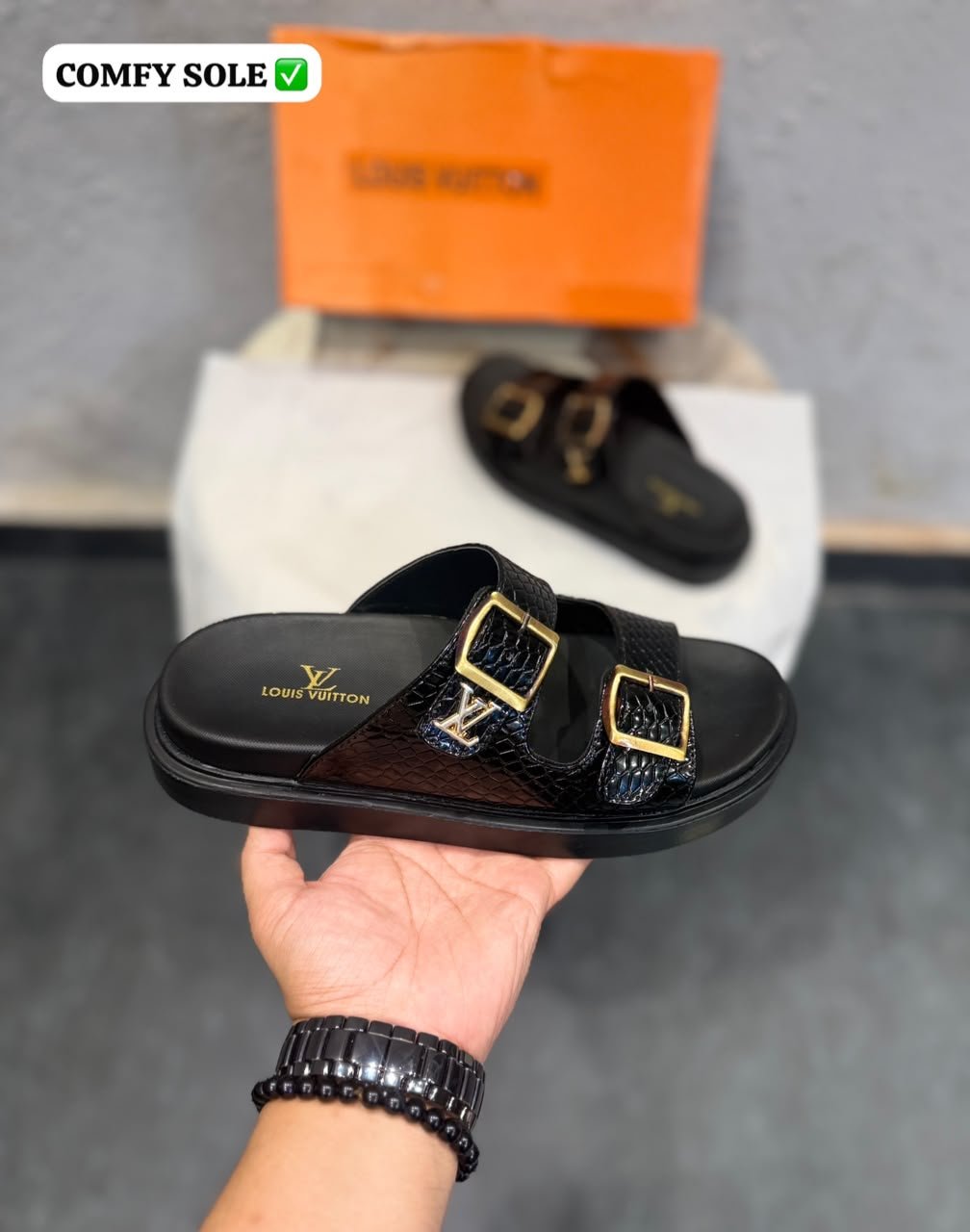Metallic Logo Comfy Flip Flops – Men's Premium