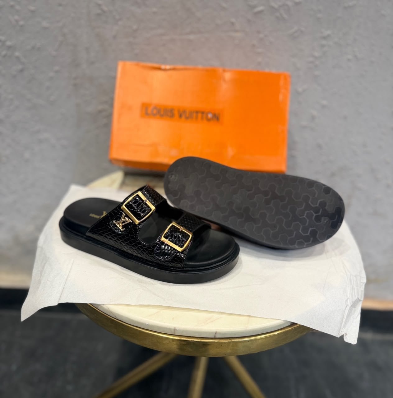 Metallic Logo Comfy Flip Flops – Men's Premium