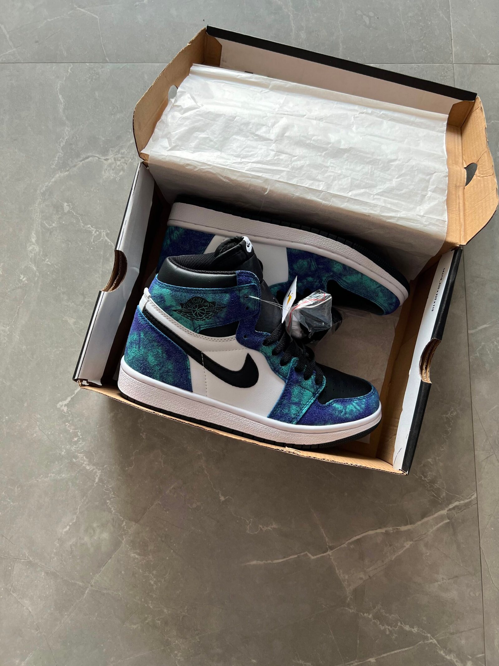 Retro 1 High Tie Dye Sneakers – Premium Lifestyle Edition