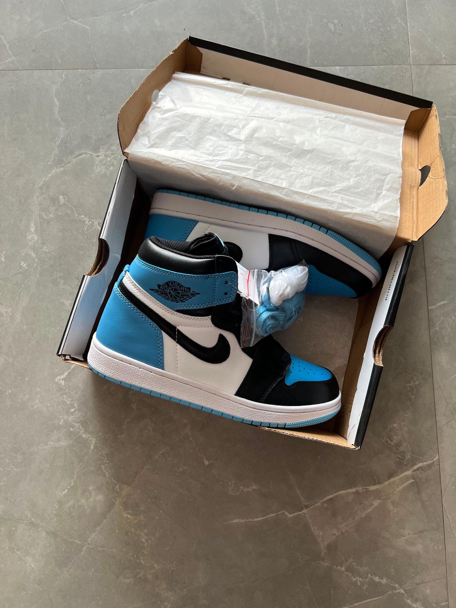 Retro 1 High UNC Toe Sneakers – Premium Lifestyle Edition