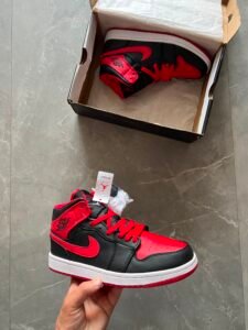 Retro 1 Mid Bred Banned Sneakers – Premium Lifestyle Edition