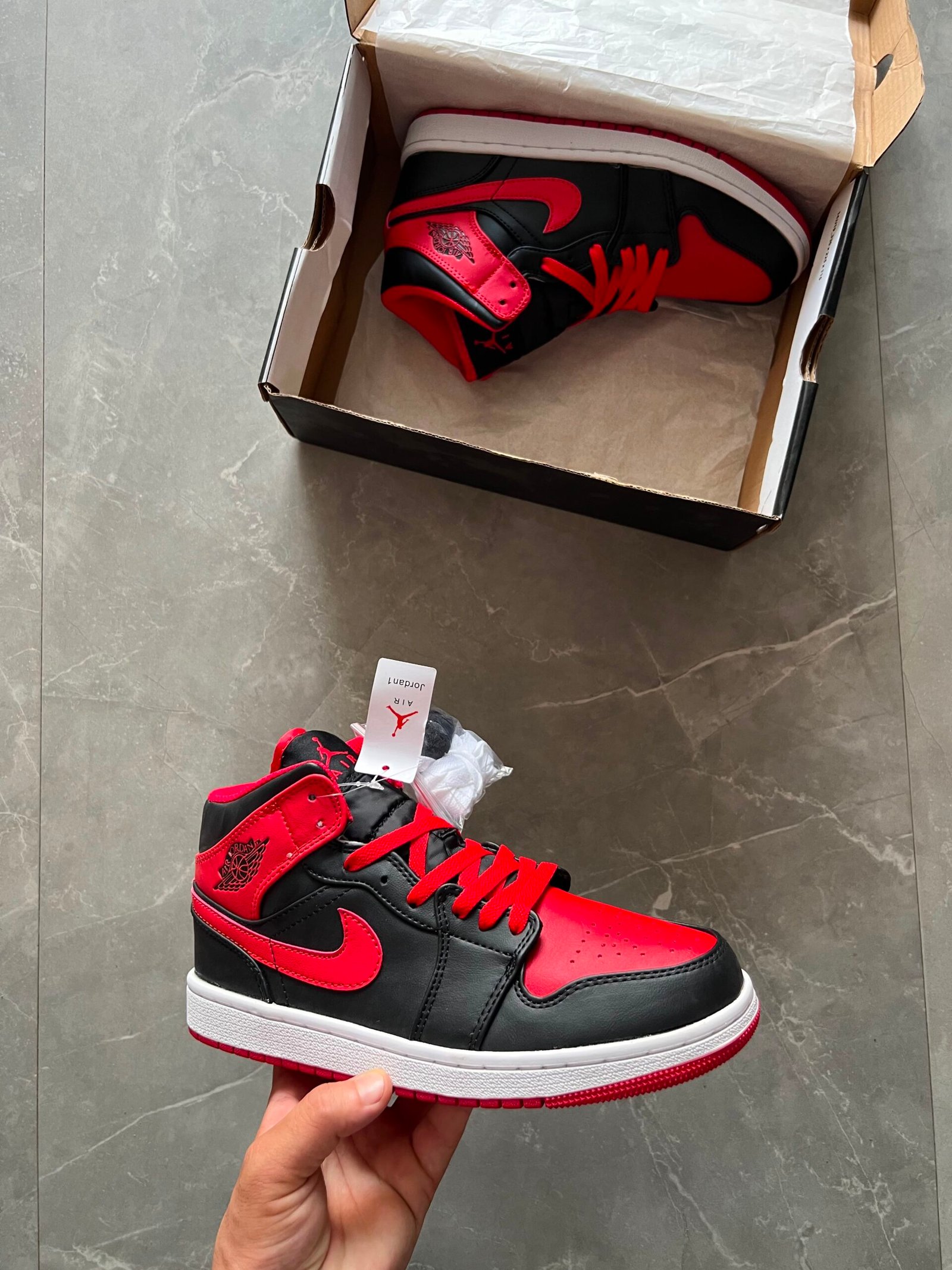 Retro 1 Mid Bred Banned Sneakers – Premium Lifestyle Edition