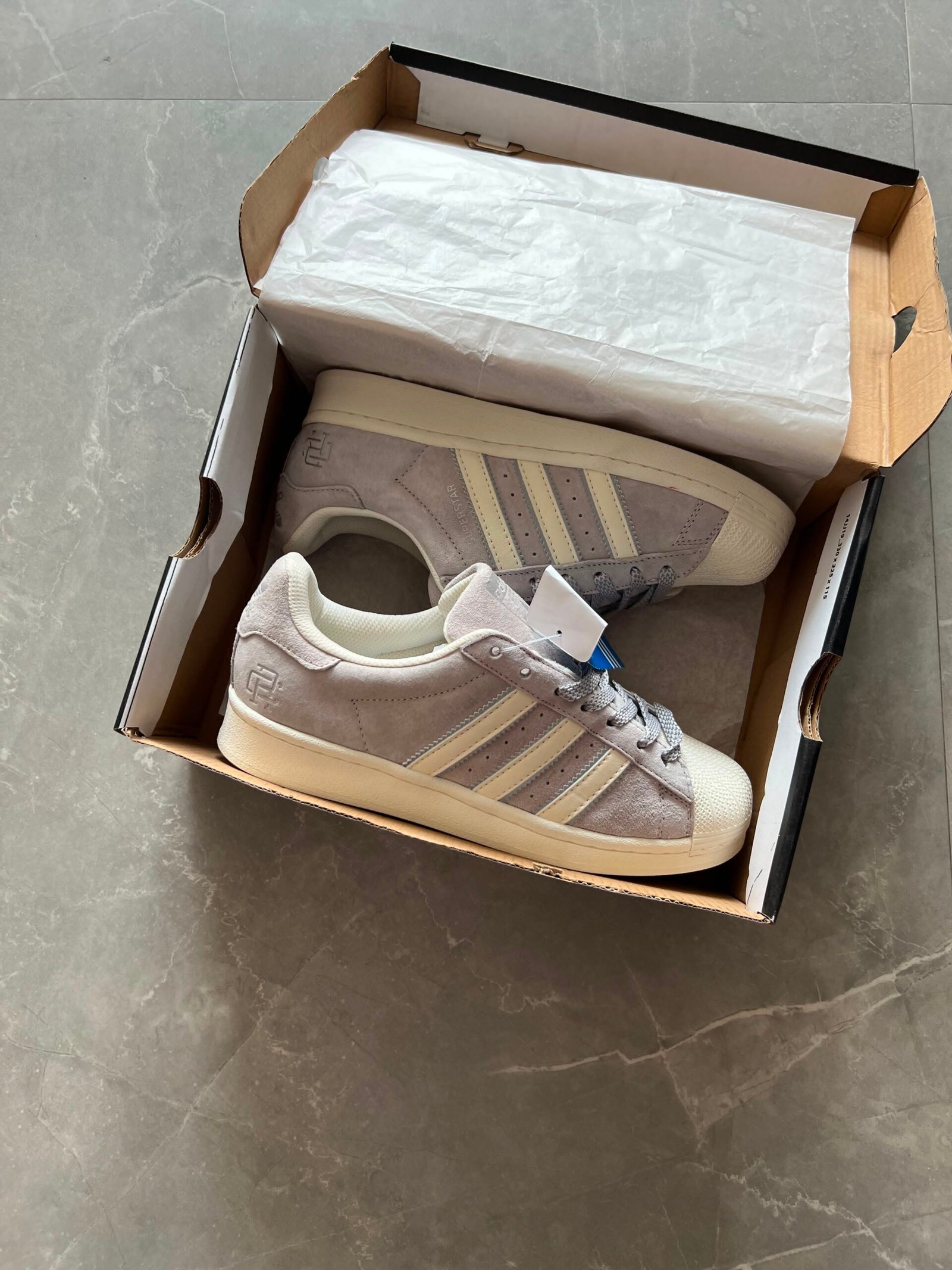 Superstar Originals Full Leather Sneakers – Premium Lifestyle Edition (6) Superstar Originals Full Leather Sneakers – Premium Lifestyle Edition