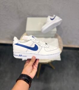 Deep Royal Sneakers – Classic Street Essential