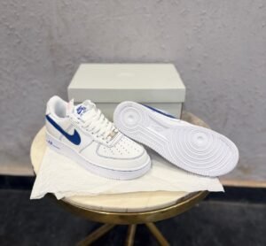 Deep Royal Sneakers – Classic Street Essential