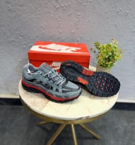 Grey Red Black Sneakers – Modern Runner Style