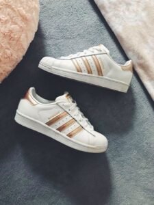 White Gold Sneakers – Classic Court Style