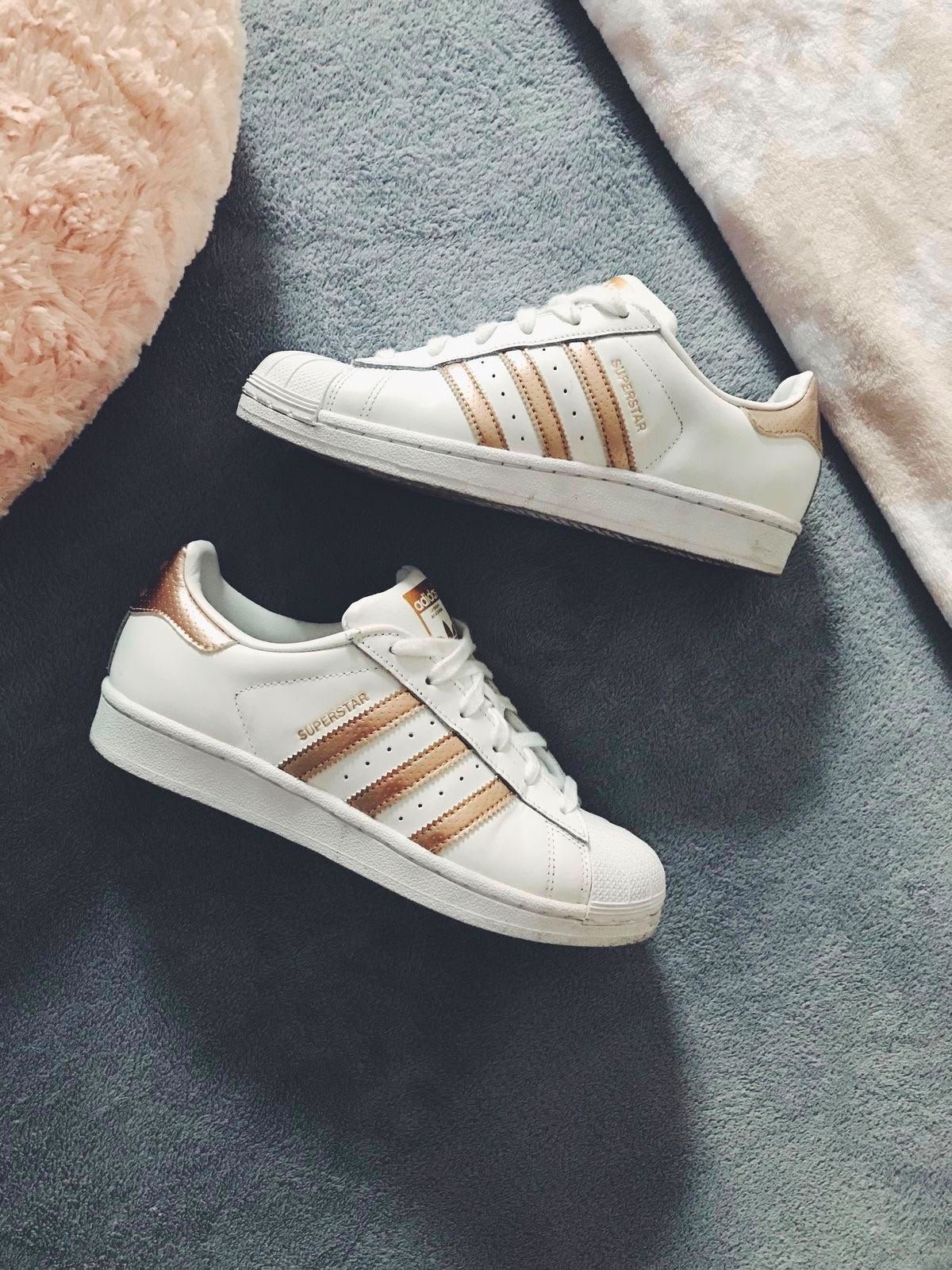 White Gold Sneakers – Classic Court Style