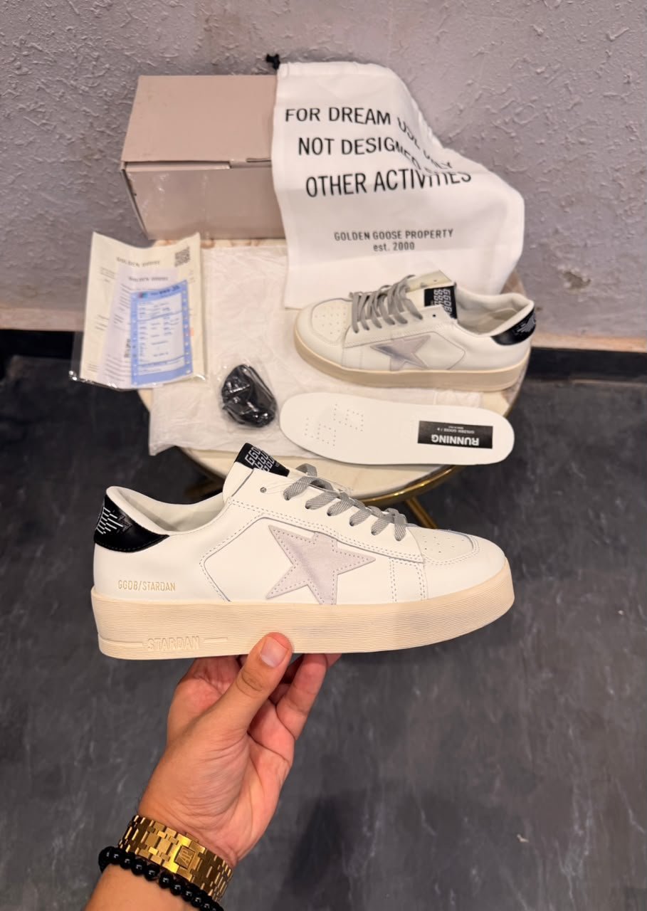 White Star Sneakers – Vintage Distressed Appeal (3) White Star Sneakers – Vintage Distressed Appeal