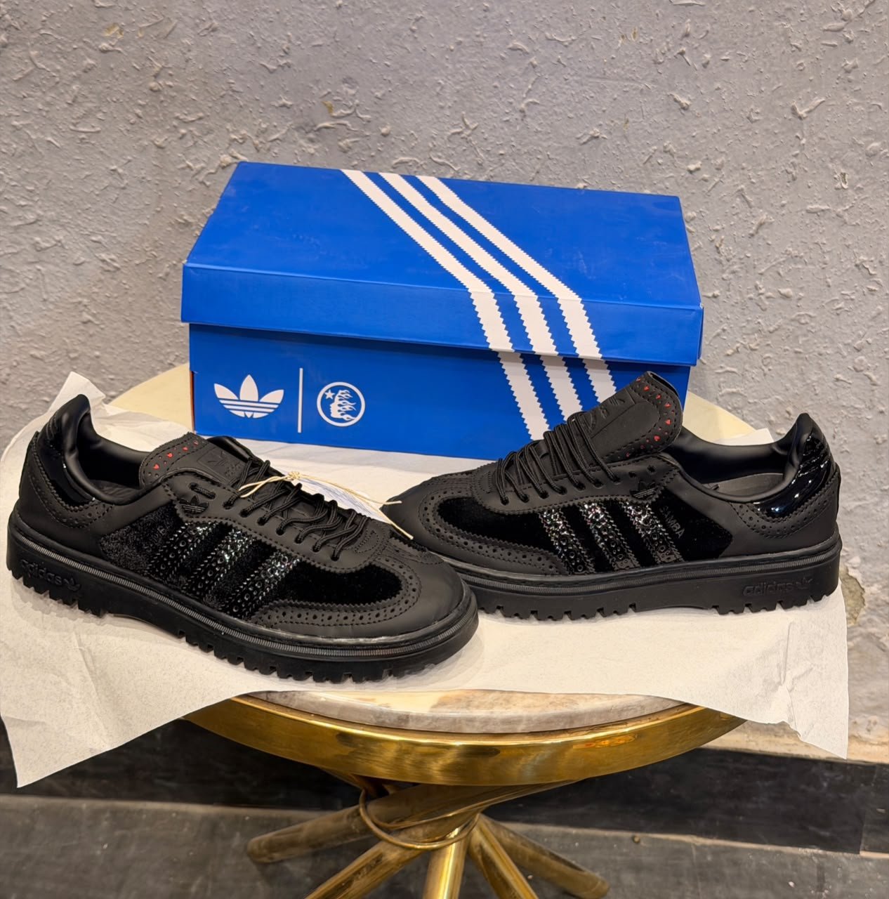 Black Brogue-Style Platform Sneakers – Textured All-Black Streetwear Shoes (1) All-black brogue-style sneakers with perforated detailing, textured panels, and chunky platform soles