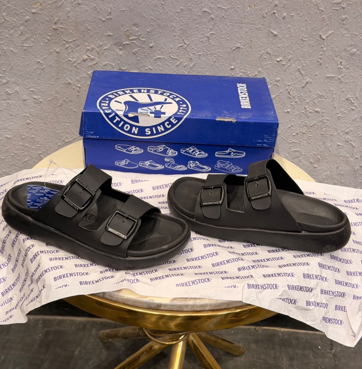 Black Double-Buckle Comfort Slides for Men – Minimalist Casual Sandals (4) Black double-buckle slides for men with a contoured footbed and minimalist slip-on design