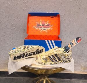 Desert camo printed low-top sneakers with beige graphic detailing and contrasting side stripes