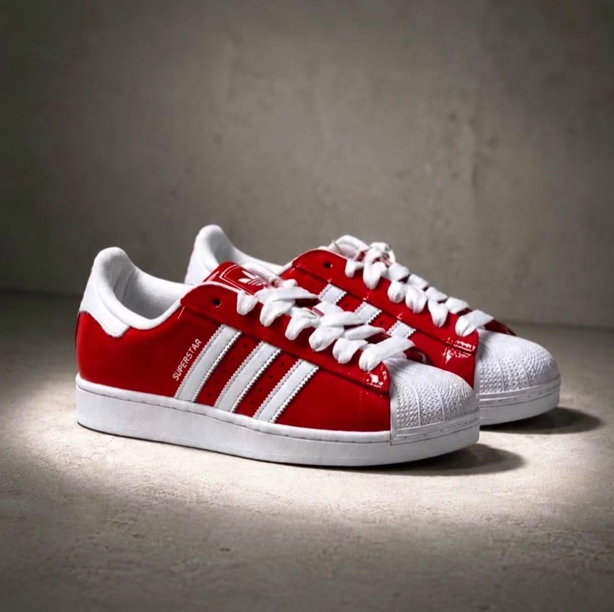 Red White Retro Sneakers – Classic Shell-Toe Streetwear Edition (5) Red and white low-top sneakers with contrasting white side stripes, matching laces, and a textured shell-shaped toe cap