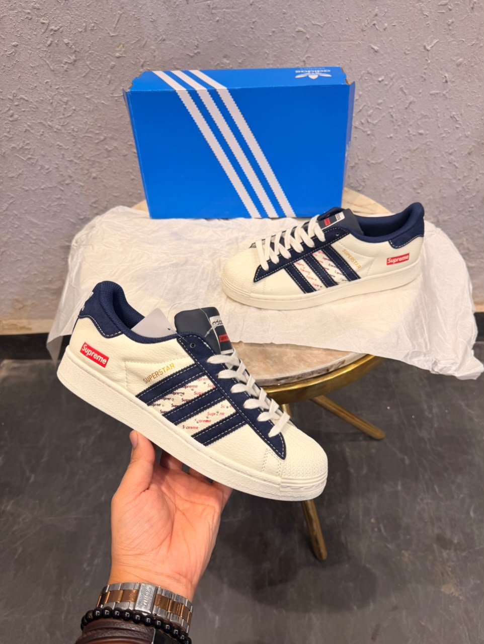 White Blue Low-Top Sneakers – Retro Shell-Toe Streetwear Edition (2) White and navy low-top sneakers with patterned side panels, white laces, and a textured shell-shaped toe cap