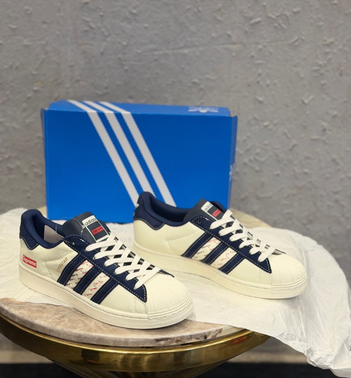 White Blue Low-Top Sneakers – Retro Shell-Toe Streetwear Edition (3) White and navy low-top sneakers with patterned side panels, white laces, and a textured shell-shaped toe cap